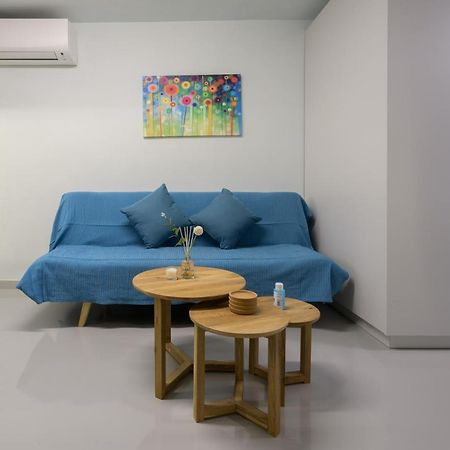 Fully Renovated Underground Flat In Pagrati Atenas Exterior foto