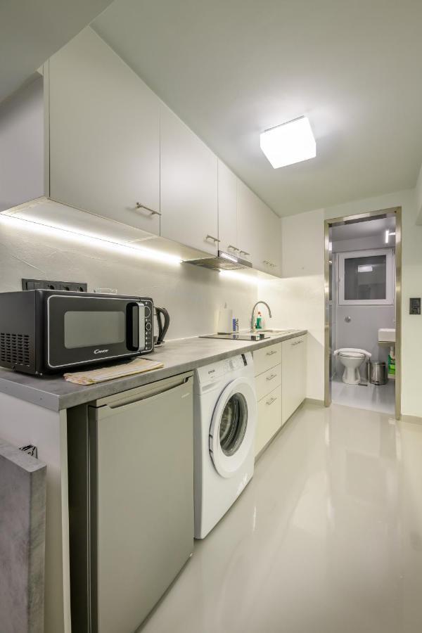 Fully Renovated Underground Flat In Pagrati Atenas Exterior foto